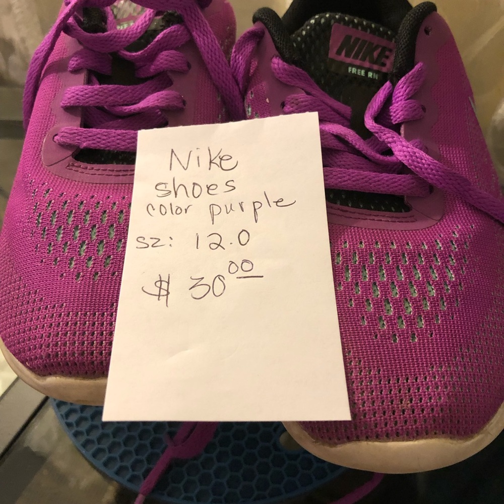 Nike - Picture 4 of 4